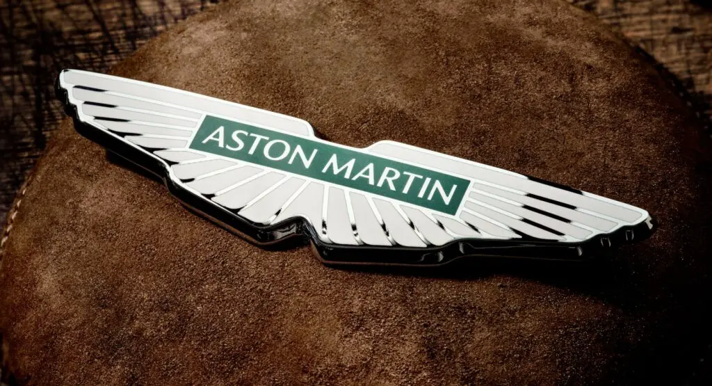 Aston Martin actualizeaza logo-ul aripilor si lanseaza o noua campanie de brand