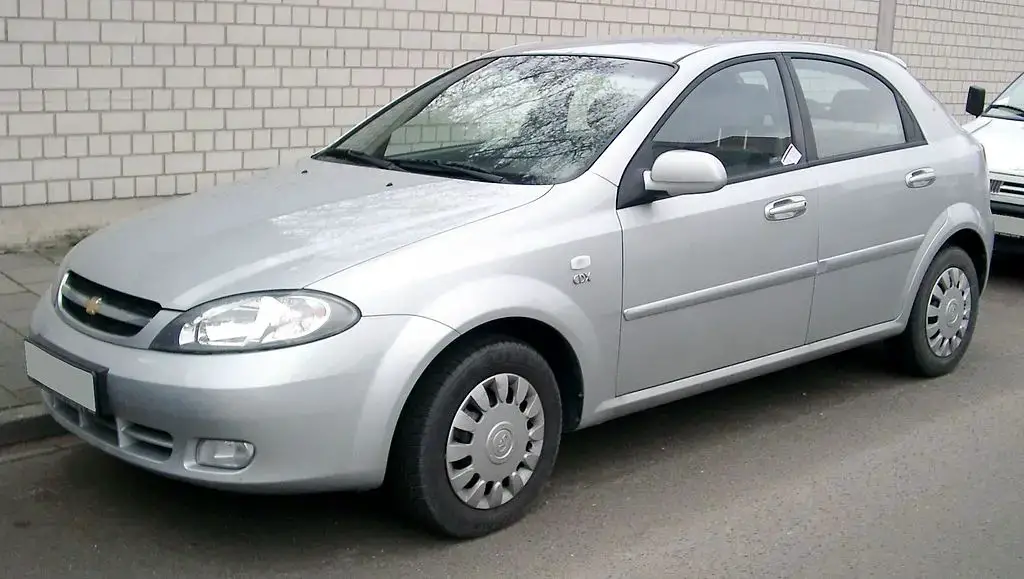 Chevrolet Lacetti front side aproapemasini