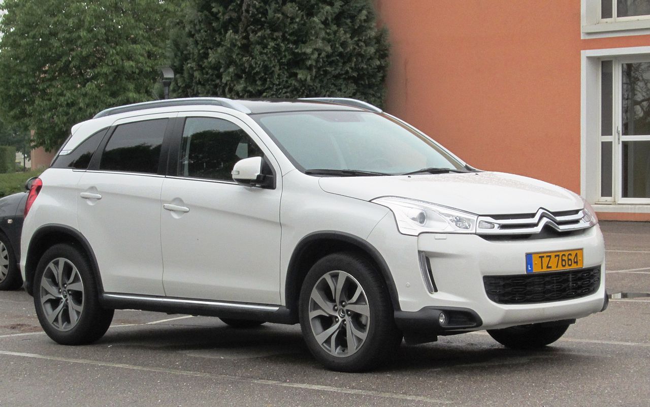 Citroen C4 AirCross front side aproapemasini