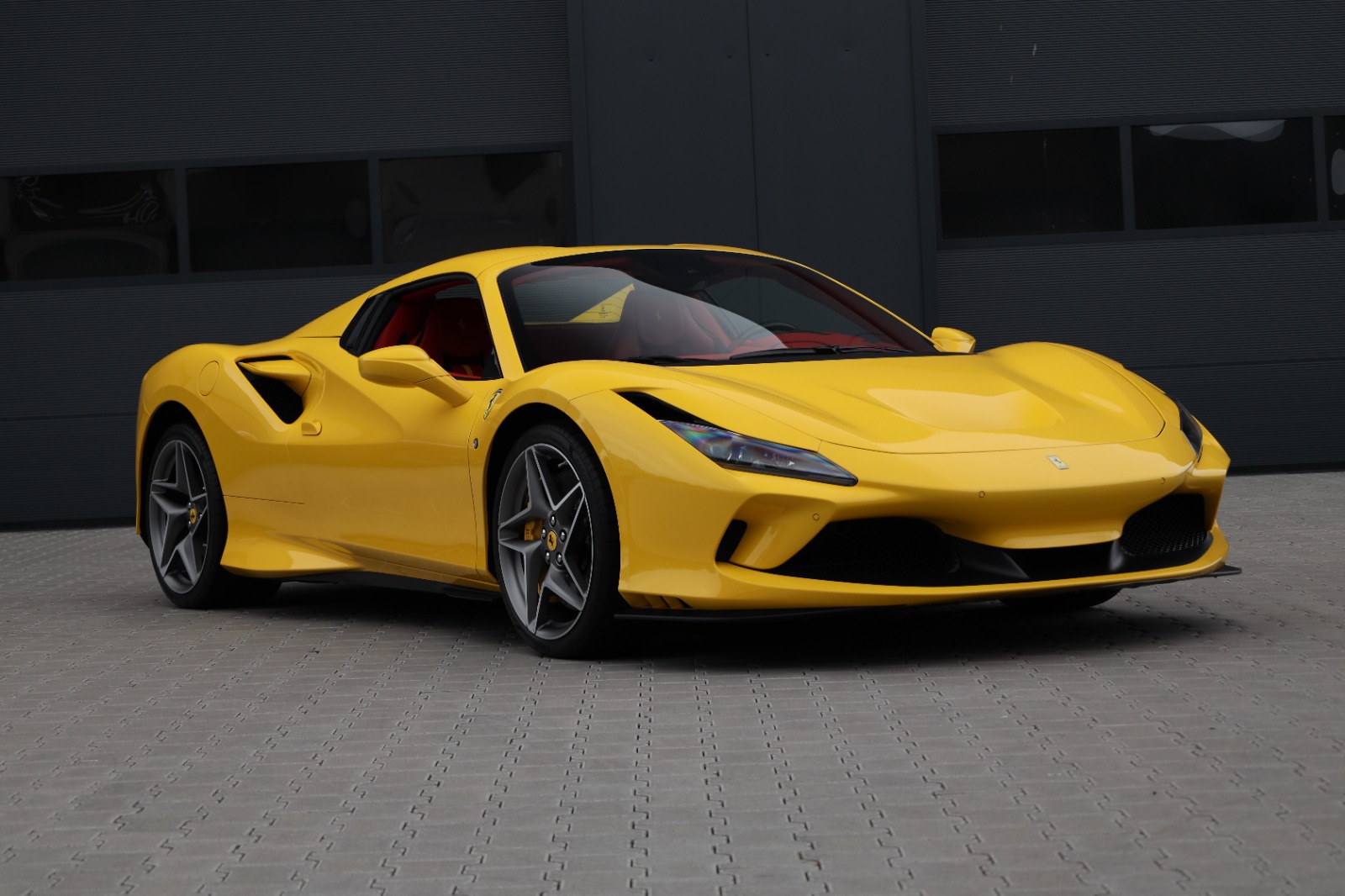 Ferrari dat in judecata pentru o defectiune a sistemului de franare