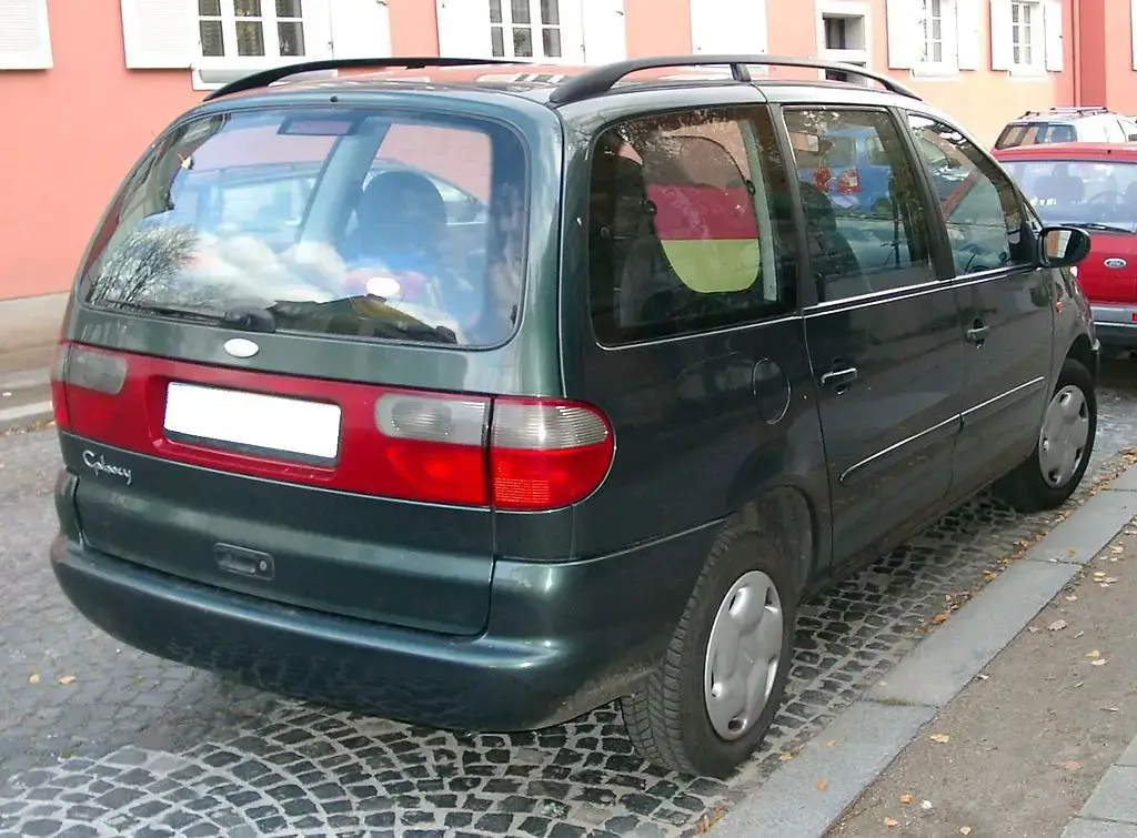 Ford Galaxy I rear aproapemasini