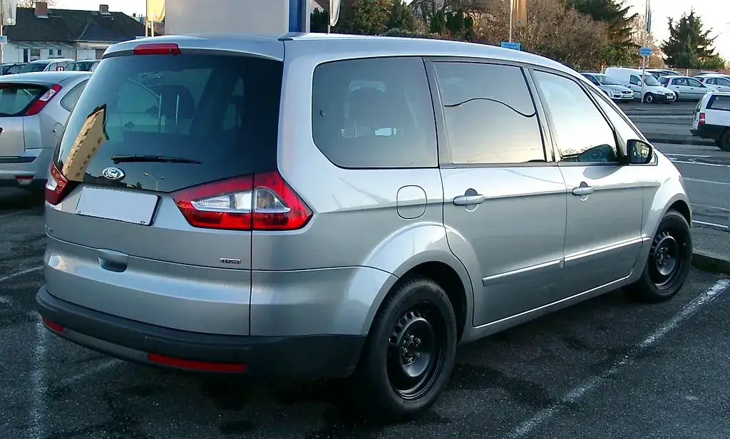 Ford Galaxy IV rear 2 aproapemasini