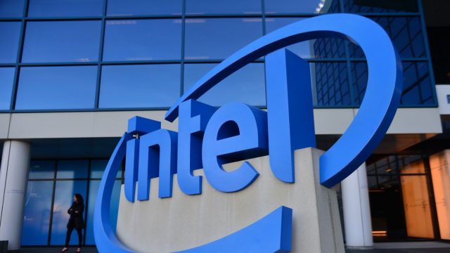 CEO-ul Intel indeamna Europa si SUA sa continue planurile de productie de cipuri