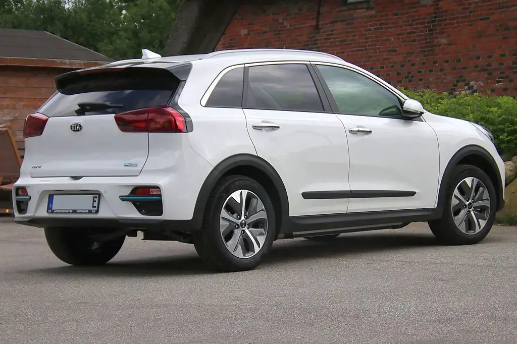 Kia Niro I rear side aproapemasini