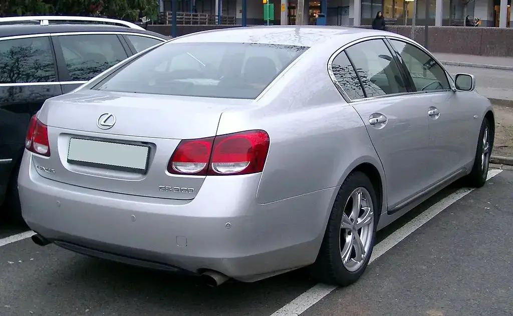 Lexus GS III side rear aproapemasini