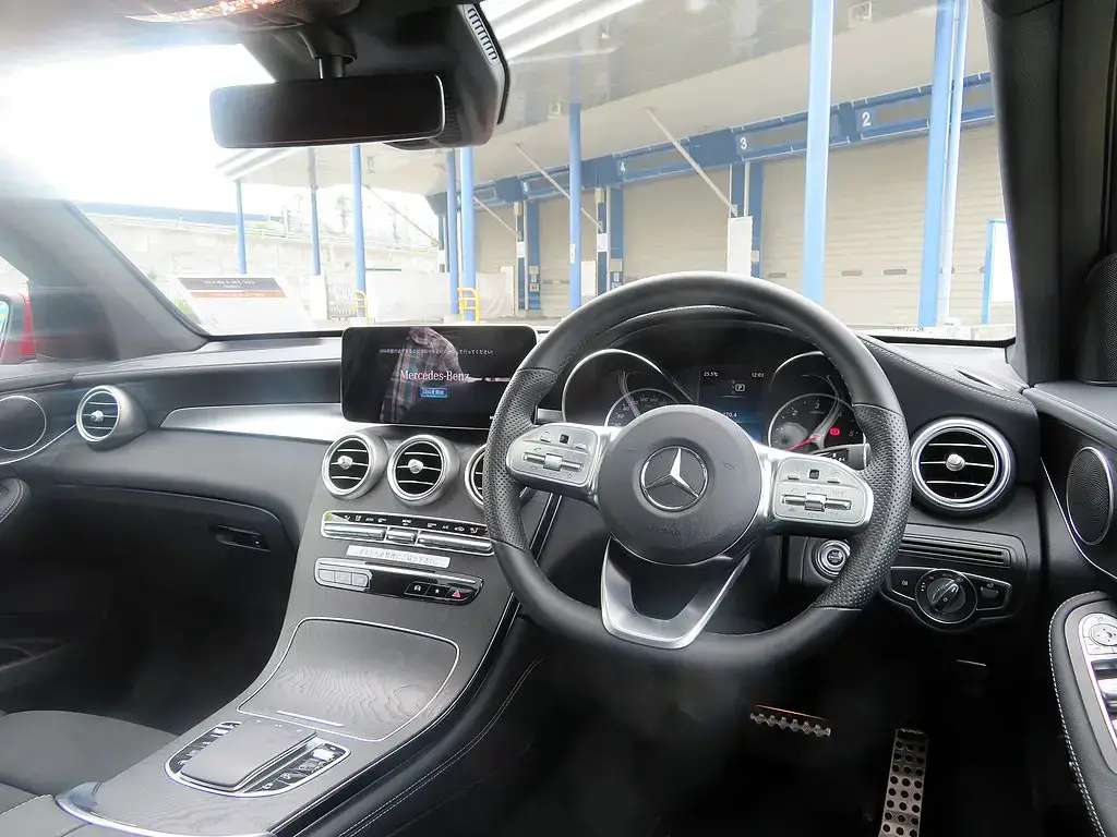 Mercedes GLC I interior aproapemasini