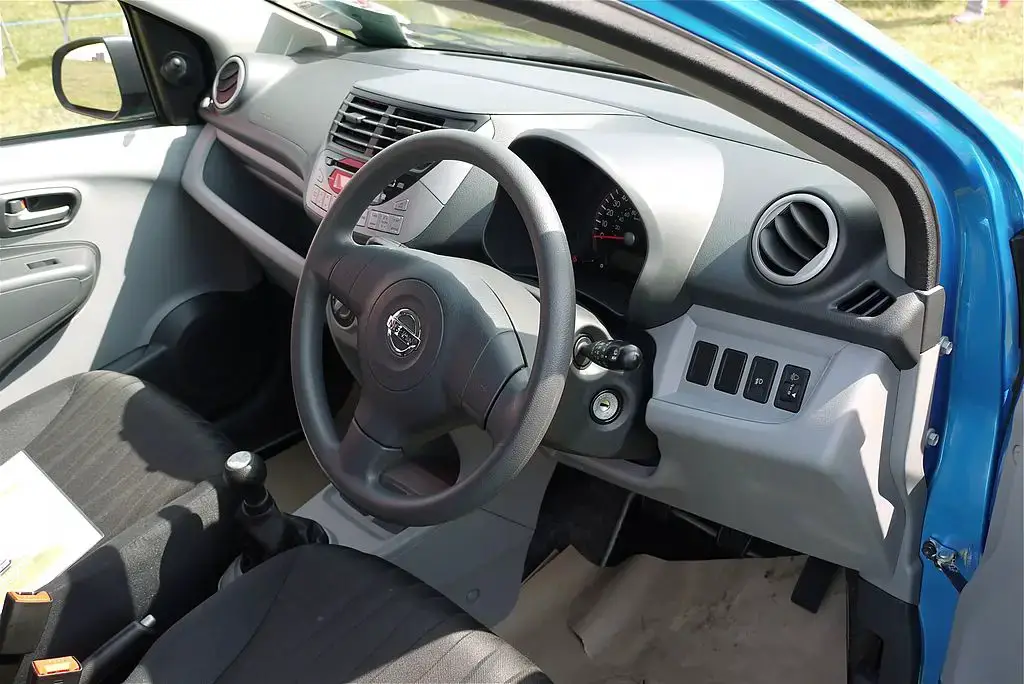 Nissan Pixo interior aproapemasini