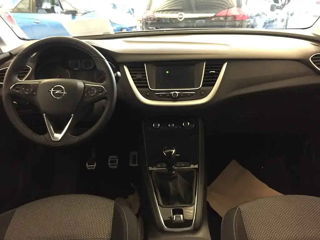 Opel Grandland I interior aproapemasini