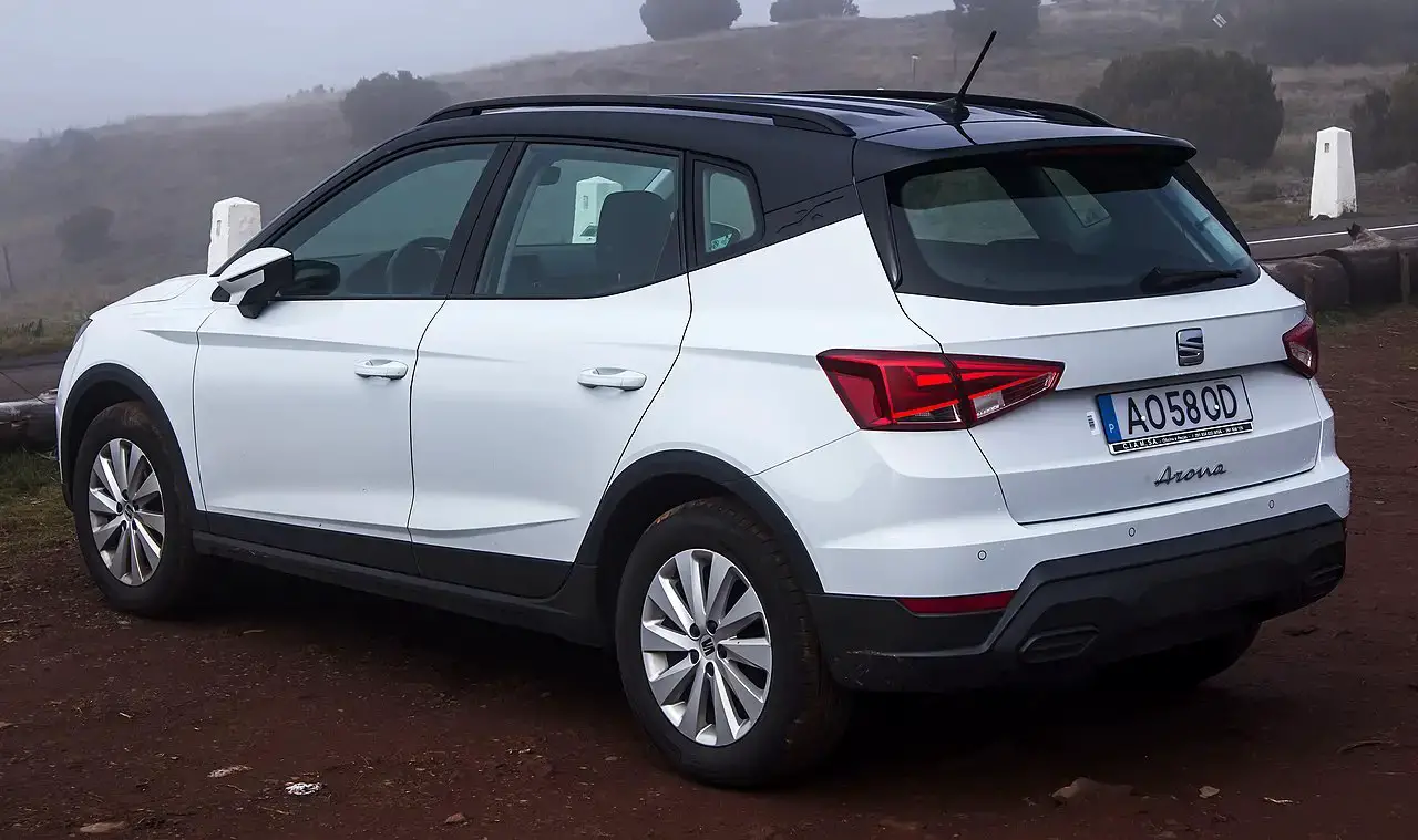 Seat Arona I rear side aproapemasini