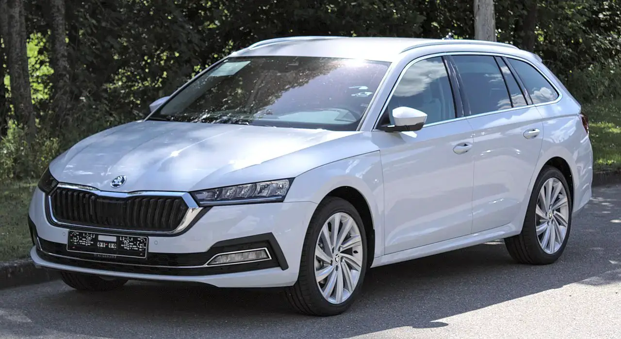 Skoda Octavia IV combi aproapemasini