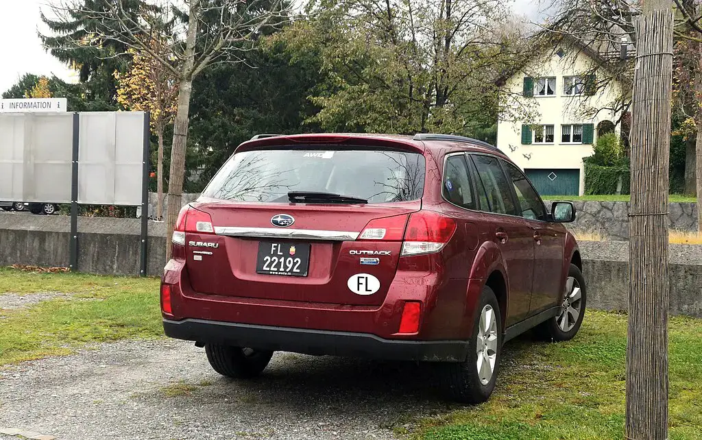 Subaru Outback V rear aproapemasini