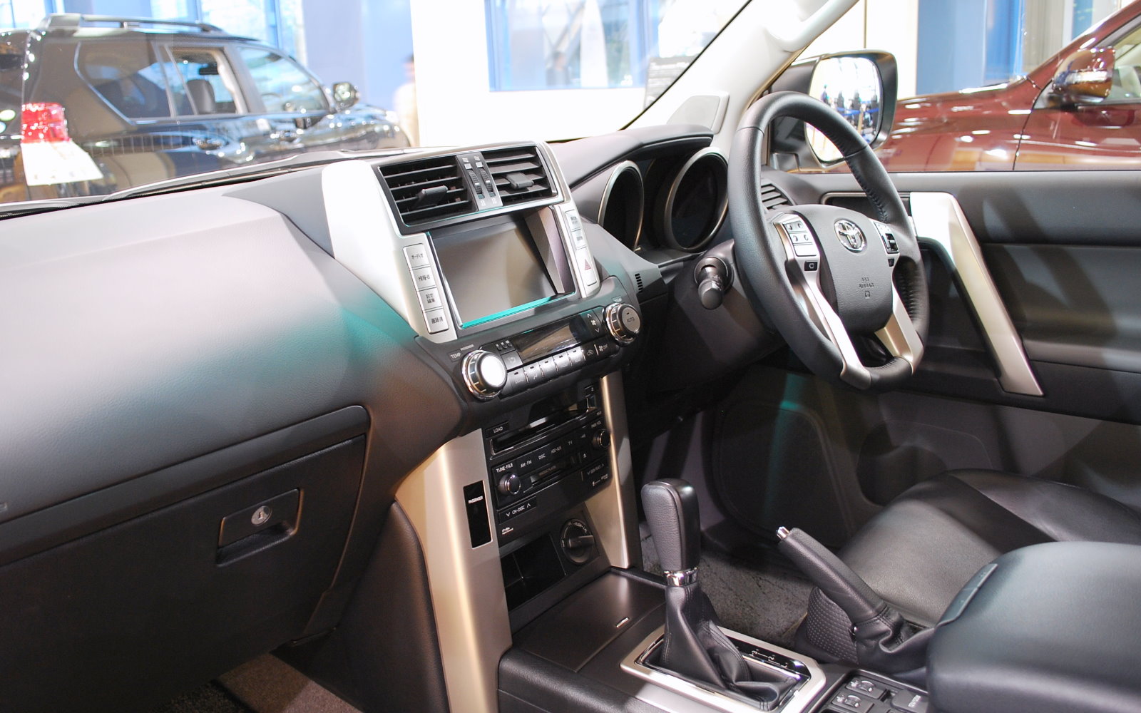 Toyota Land Cruiser 150 interior aproapemasini