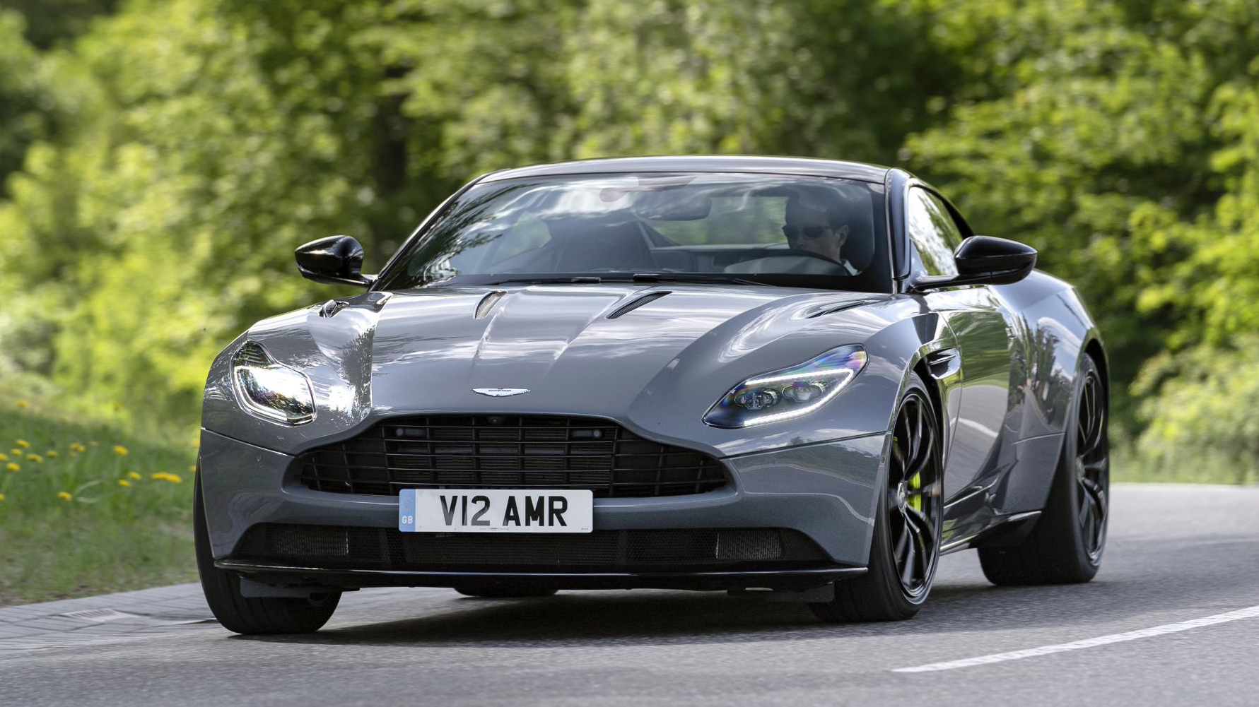 Noul Aston Martin Vantage primeste mai multa putere