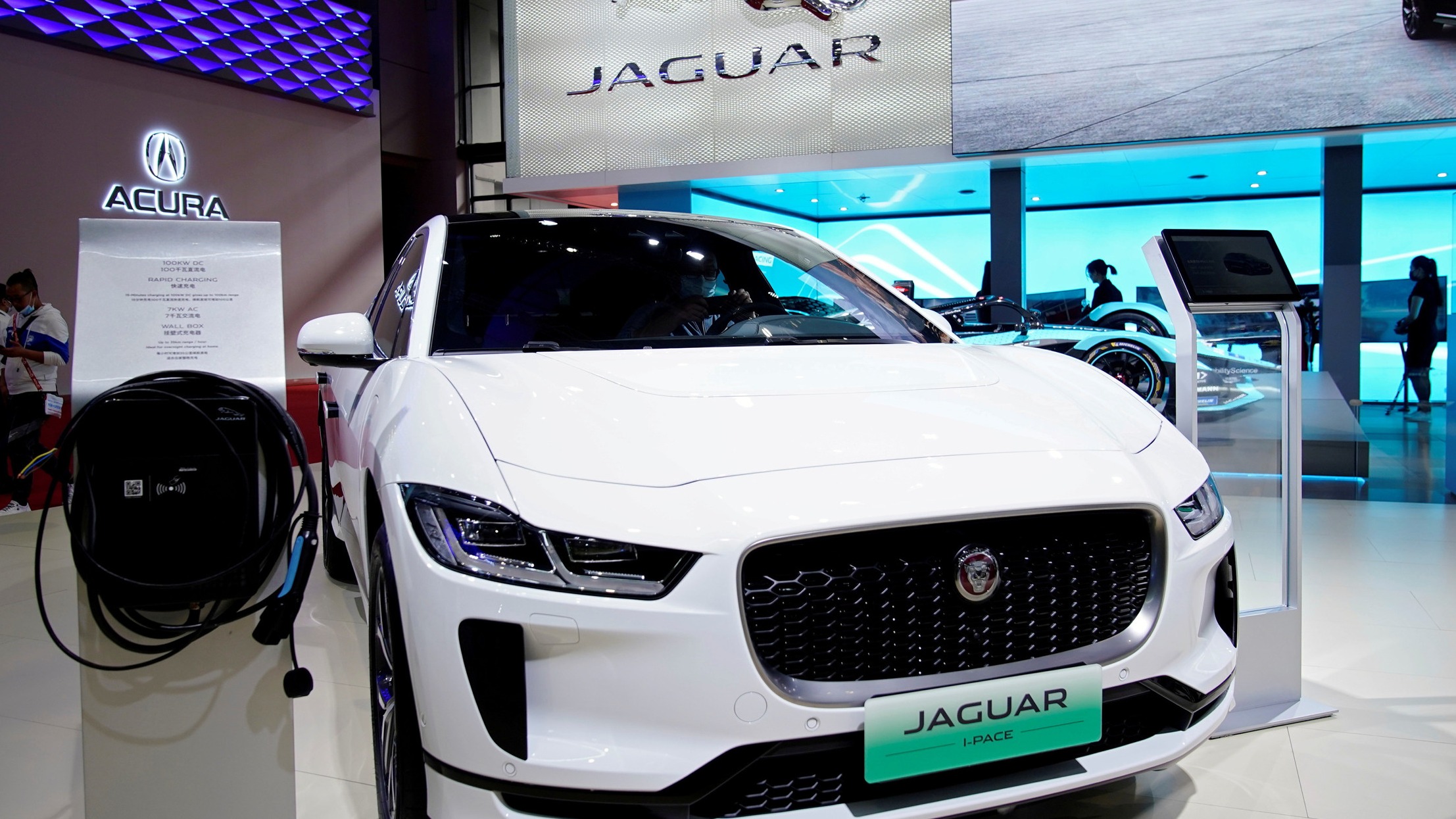 Tata alege Marea Britanie pentru productia Jaguar