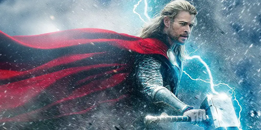 chris-hemsworth-as-thor-holding-mjolnir