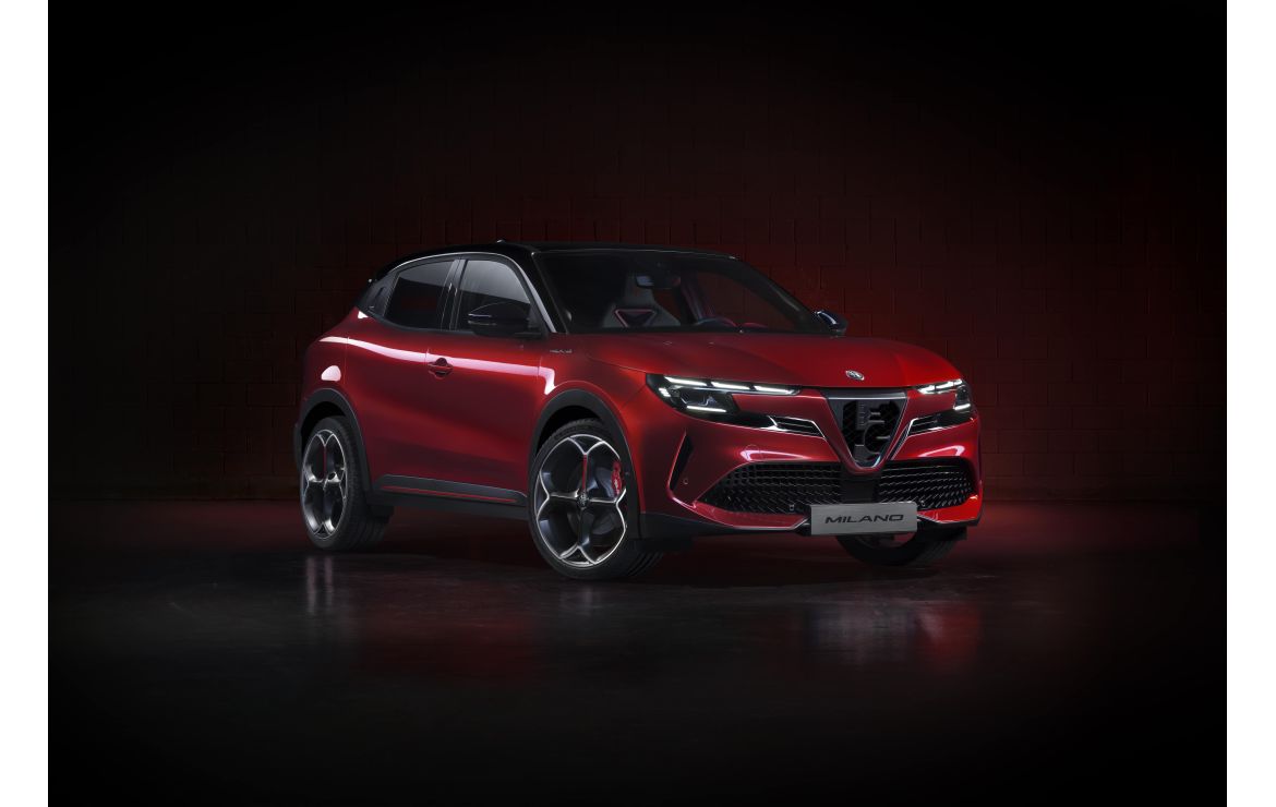 Alfa Romeo revine la masinile mici cu SUV-ul electric Milano