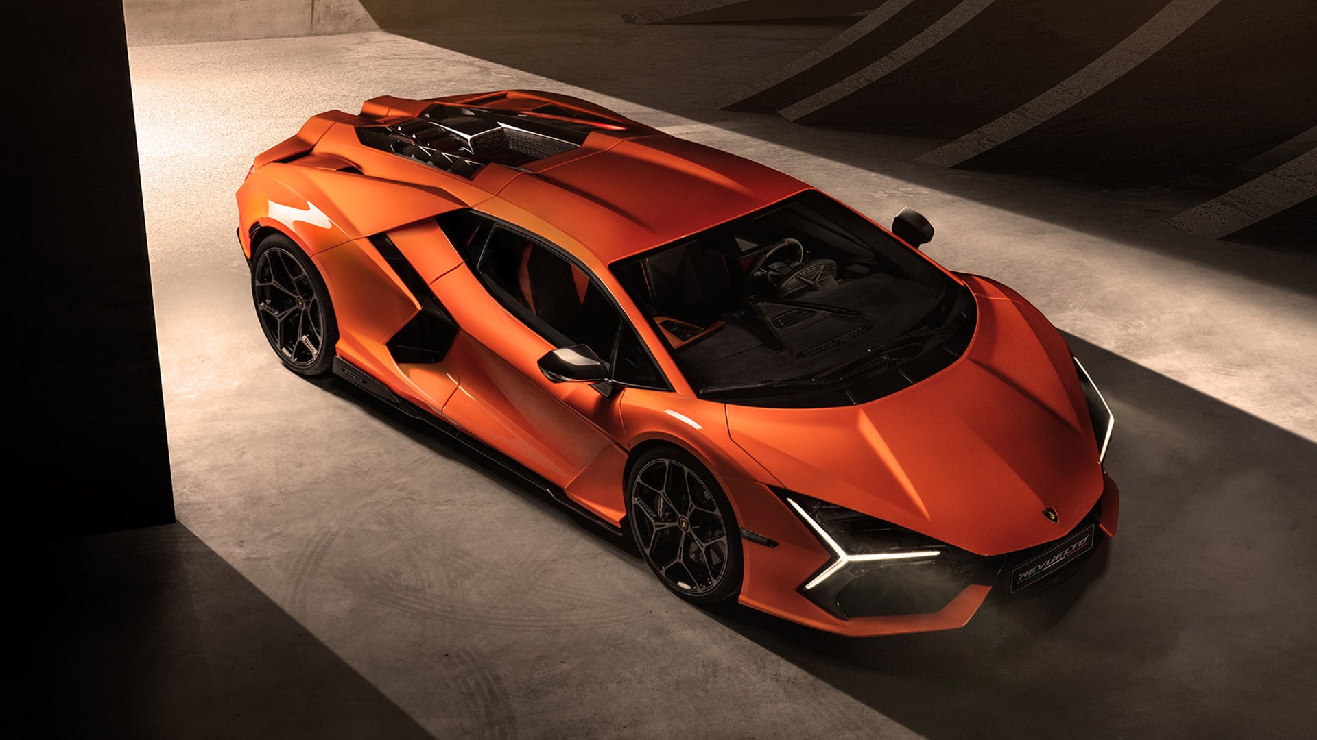 Cumparatorii Lamborghini se intrec pentru a detine primul hybrid plug-in al marcii