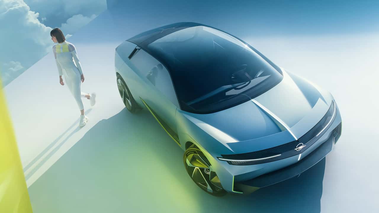 Opel prezinta noul stil si directia tehnologica, cu conceptul Experimental