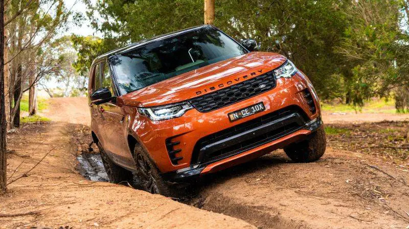 Jaguar Land Rover isi redenumeste brandul