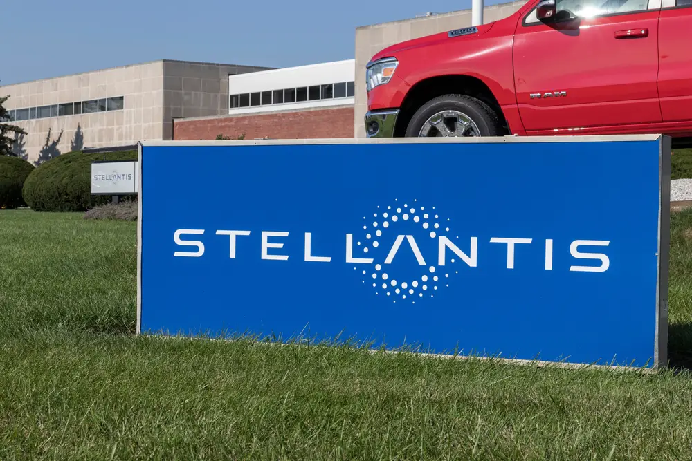 Stellantis va reduce 20% din punctele de vanzare din Franta