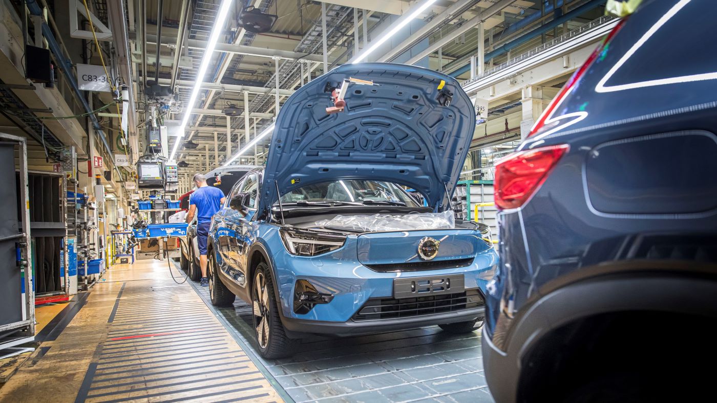 Volvo amana productia la scara larga la noua fabrica din Europa